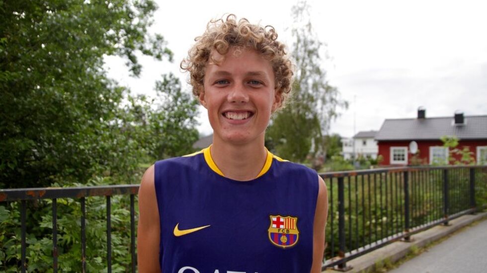 Andreas R Østrem er fotballspiller på Aafk, tidligere Rollon. Andreas blir 16 år om 4 dager. I dag vant han 5 km i Ålesund Sommerkarusell på tiden 17.54