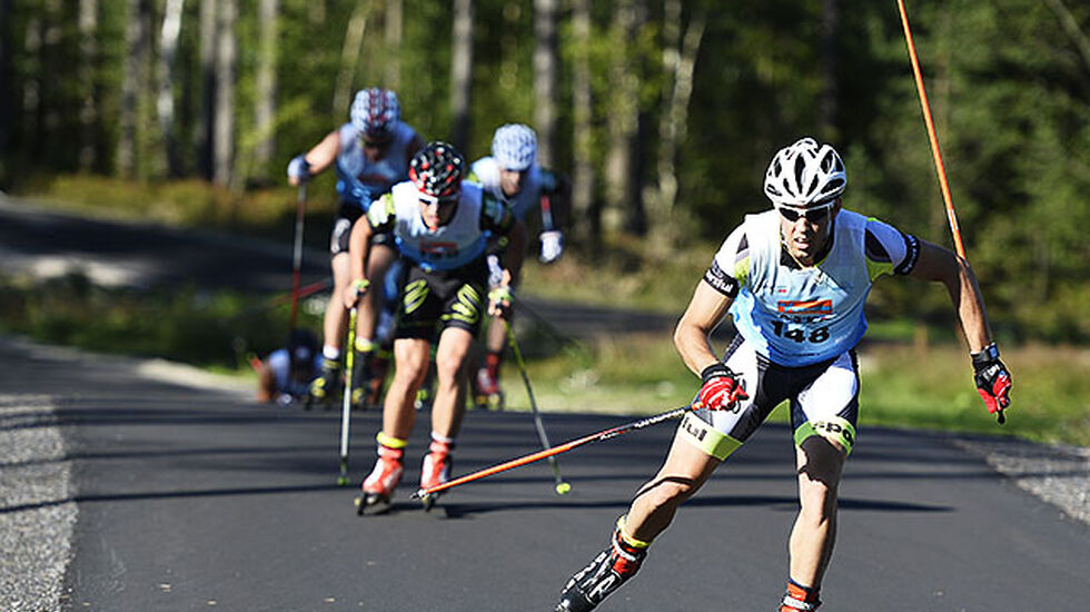 Det ble italiensk seier til Frederico Pellegrino på 10 km i det nyåpnede rulleskianlegget ved Halden. (Alle foto: Bjørn Johannessen)