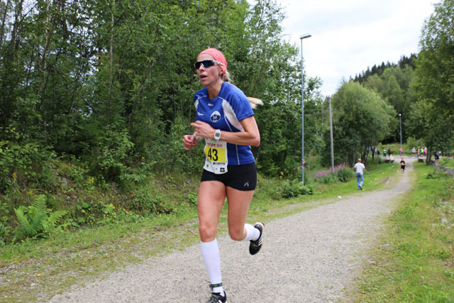 Helene Groth vinner kvinneklassen Kraftløpet på ny løyperekord. Foto: Arrangøren