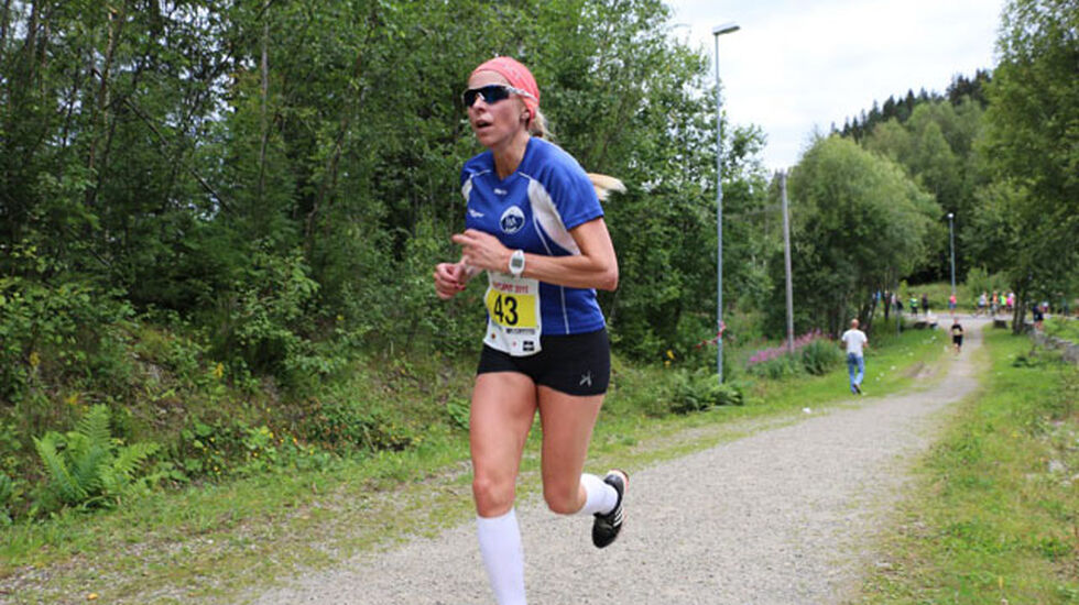 Helene Groth vinner kvinneklassen Kraftløpet på ny løyperekord. Foto: Arrangøren