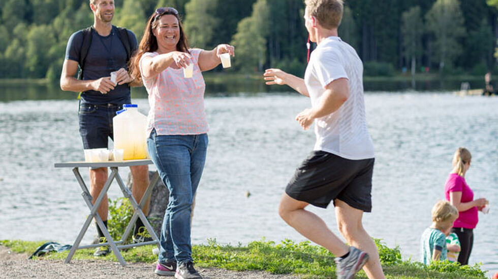 Under de neste seks Sognsvann Rundt Medsols blir det drikkestasjon for hver runde. Her fra et løp i august ifjor.