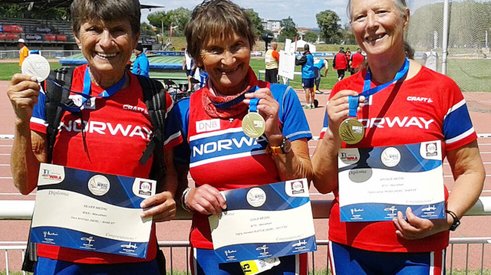 Vera Nystad, Signy Henden Rustlie og Oline Yksnøy kunne alle dra heim fra Frankrike med VM-medalje. (Foto: Turid Veggeland)