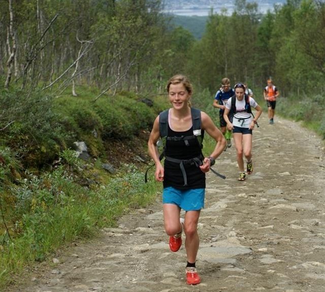 Hilde Aders på vei mot 3. plass i motbakkeløpet og seier i trippelen 2015 (foto: Thomas Føre).