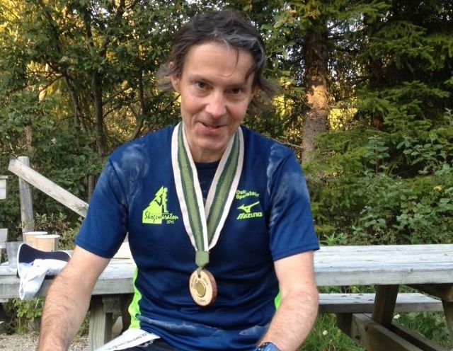 Arne Martinus Lindstad med medalje etter fullført løp (foto: Linda Iren Øksendal).
