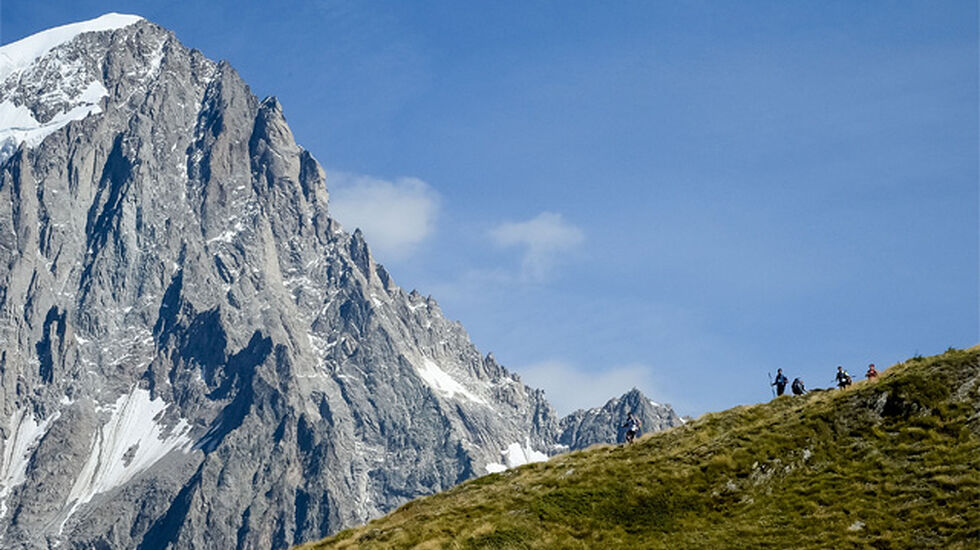 Naturen som møter løperne i Ultra-trail du Mont Blanc er mektig. I år har fjella vært bada i solskinn. (Foto: Ultra-Trail du Mont-Blanc® - Pascal Tournaire
