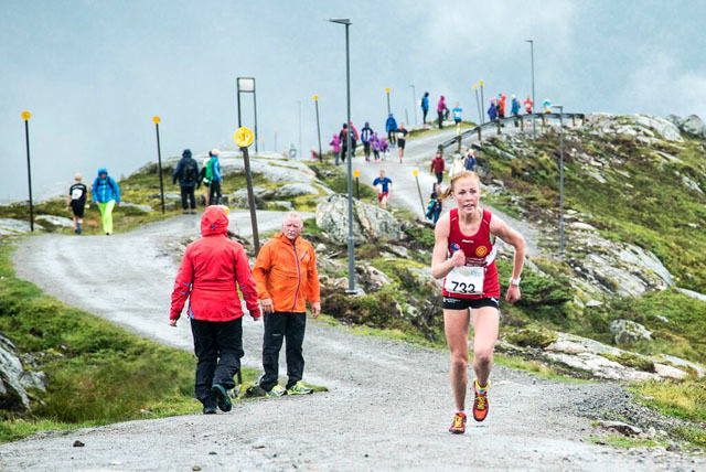 Eli Anne Dvergsdal vinner Førde Opp og Motbakkecupen sammenlagt. Foto: Arrangøren