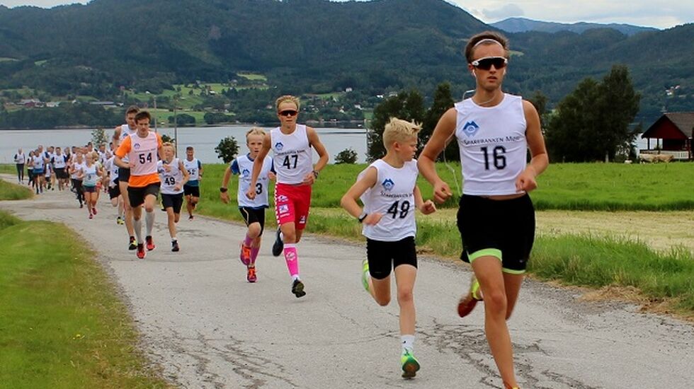 De raskeste på startflata, nr 16 Thomas Syrstad, Løkken If/Høgtun, nest beste tid i mål, nr 54 Thomas Flemmen, Team Stredet 3. beste tid, vinner Ola Aspås ligger i rygg på nr 54.