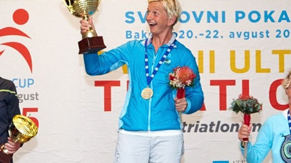 Marie Veslestaul kunne til sist smile bredt og løfte pokalen i været. 