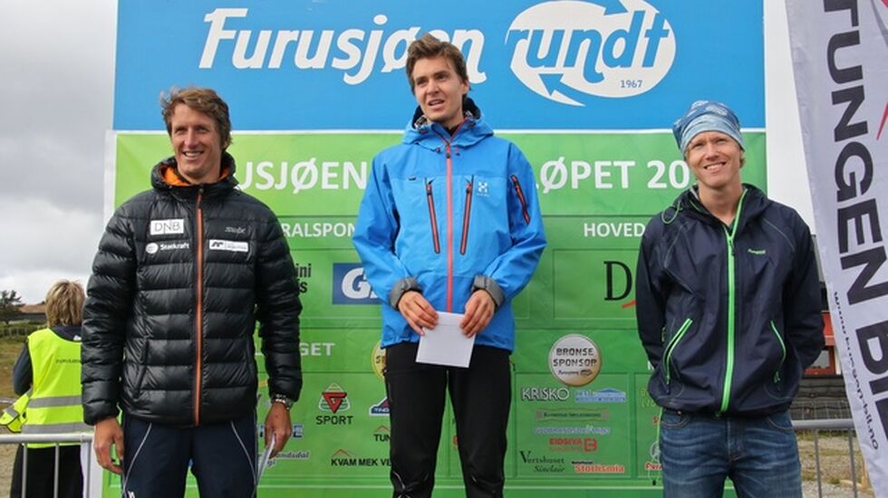 Vinneren Vegard Øie flankert av Lars Berger (til v.) og Jonas Jensen Croff. (Foto: Martin Hauge Nilsen)