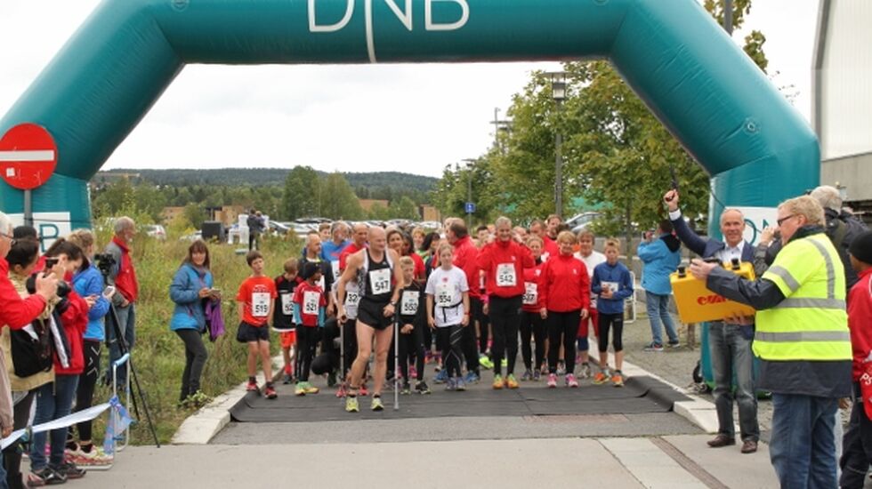 Fra starten på Lørenskogløpets 5 km i 2015. I år er det 40-årsjubileum. (Foto: Olav Engen)