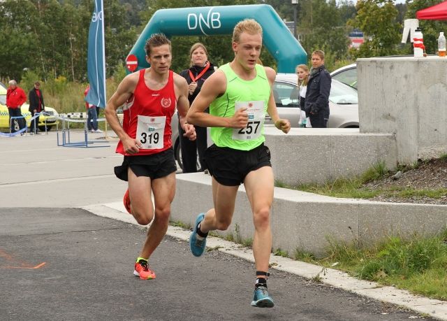 Morten Hansen i mer sommerlige omgivelser på Lørenskogløpet 2015 der han ble nummer 2 etter Janis Arsenikovs. (Foto: Olav Engen)