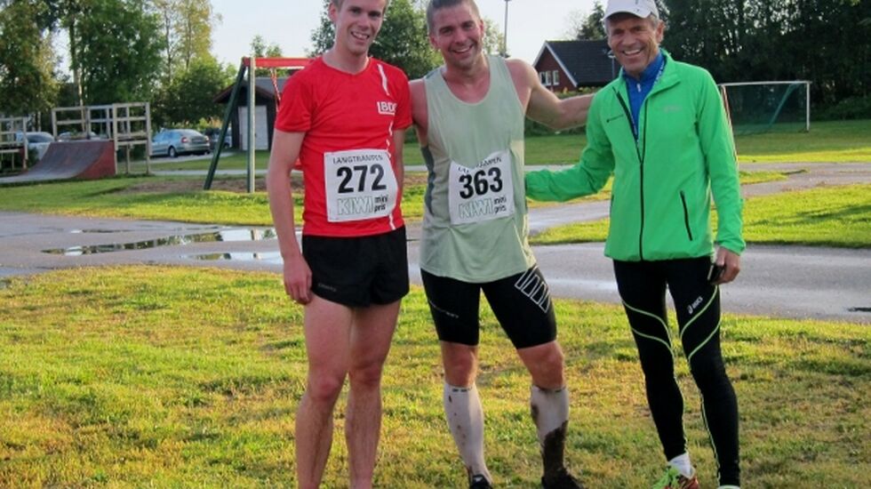 Eirik Rustad sammen med Erik Forbord i midten og løpsarrangør Odd Blakkisrud (foto: Toril Blakkisrud).