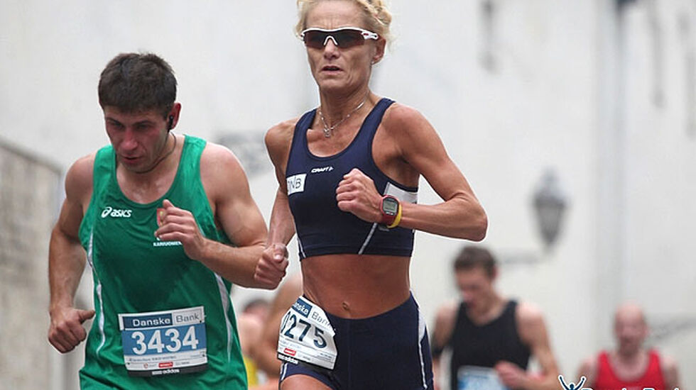 Norsk vinner: Margrethe Løgavlen fra Tønsberg FIK vant maratondistansen i Vilnius Marathon 2013. (Foto: Arrangøren)