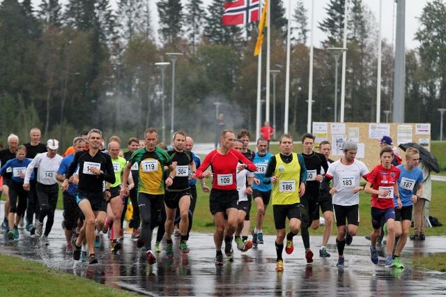 Startfeltet i UKI-karusellens 4. løp (foto: Olav Engen).