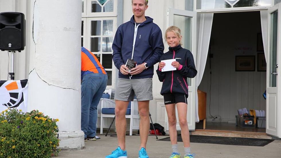 Eirik Kurland Olsen og Malin Hoelsveen vant årets løp opp Rognstadkollen (arrangørfoto).
