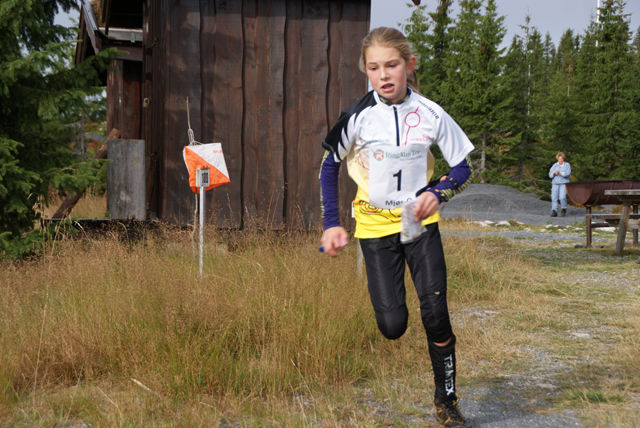 Vinner av RingAlm-cupen 2015 for klasse D11-12: Birgit Kleppa Madslien, Lillehammer OK. (Foto: Stein Arne Negård)