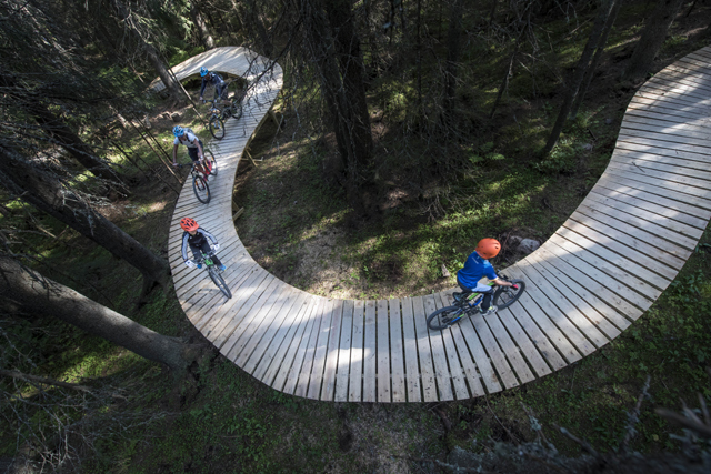 Tilrettelagt morsom stisykling for alle i Gullia - Trysil Bike Arena. (Foto: Destinasjon Trysil/Jonas Hasselgren)