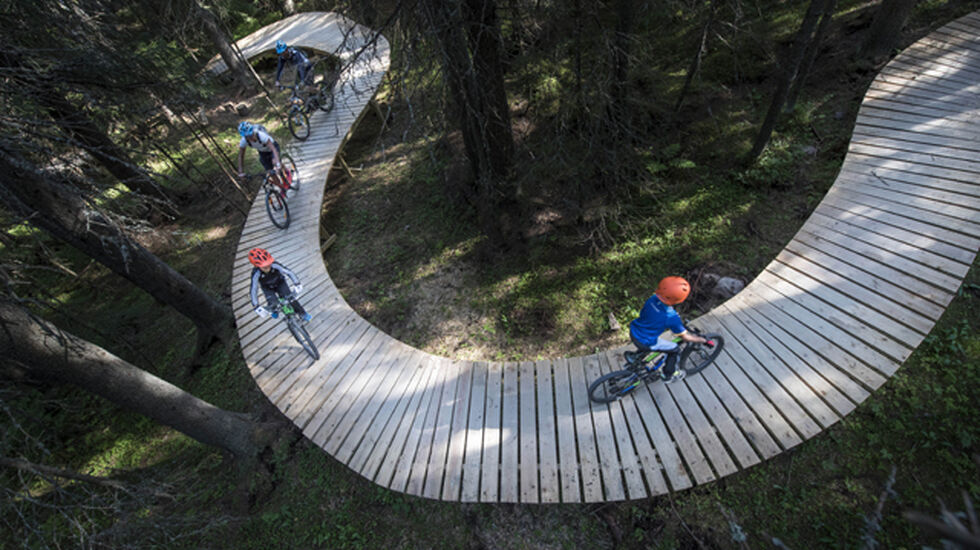Tilrettelagt morsom stisykling for alle i Gullia - Trysil Bike Arena. (Foto: Destinasjon Trysil/Jonas Hasselgren)