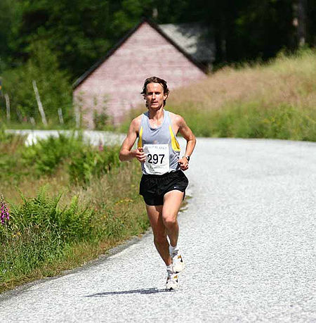 Karl Johan Rasmussen vinn Fjordalangs i Etne 2007. No er han blitt trenar og trenar også mosjonistar som skal delta i Djupadalten.
