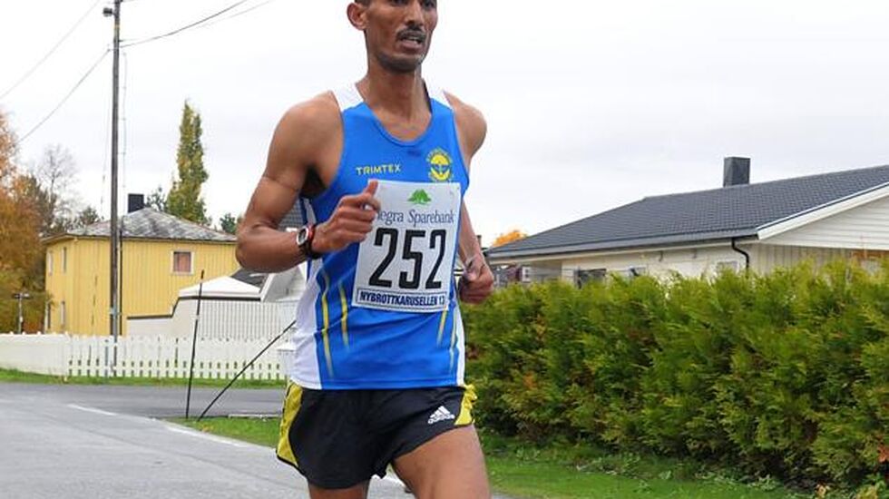 Ebrahaim Abduraziz  på veg til seier i avslutninsgløpet i Nybrottskarusellen i 2013 (Foro: Arne Brunes)