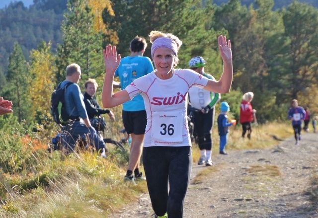 Tonje Brande vant i dag kvinneklassen i motbakkeløpet Østremssetra Opp på Emblemsfjellet. Foto: Martin Hauge-Nilsen
