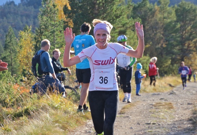 Tonje Brande vant i dag kvinneklassen i motbakkeløpet Østremssetra Opp på Emblemsfjellet. Foto: Martin Hauge-Nilsen Tonje Brande vant i dag kvinneklassen i motbakkeløpet Østremssetra Opp på Emblemsfjellet. Foto: Martin Hauge-Nilsen