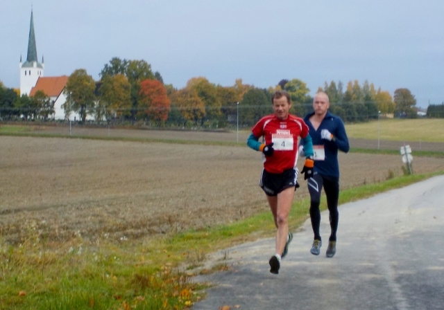 Aalien i front mens Risberg enn henger med (foto: Fred Harald Nilssen).