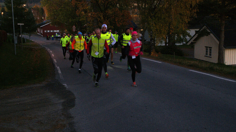 Ida Gjermundshaug Pedersen side om side med Bjørn Egil Nordseth i Snøkutåpningen tirsdag kveld. (Foto: Stein Arne Negård)