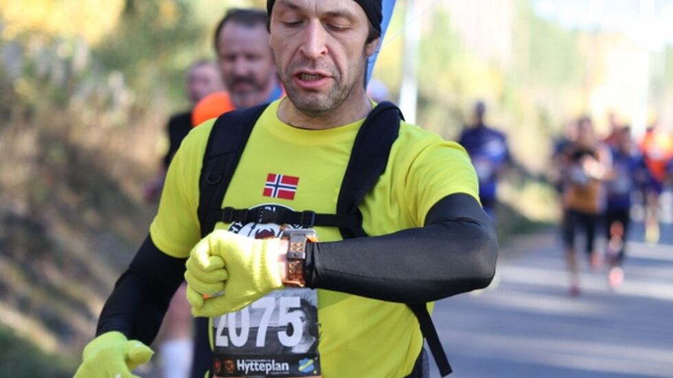 Hytteplanmila har fartsholdere for de fleste nivåer, med puljer fra 40 til 80 minutter. Her er en av fjorårets fartsholdere, Hans Edgard Rakeie (foto: Olav Engen).