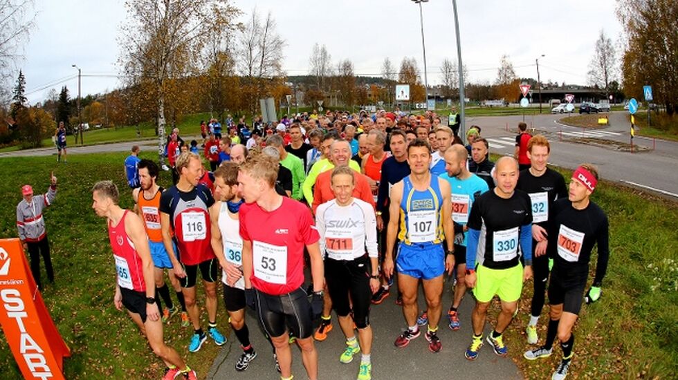 Halvmaratonstarten (foto: Bjørn Hytjanstorp).