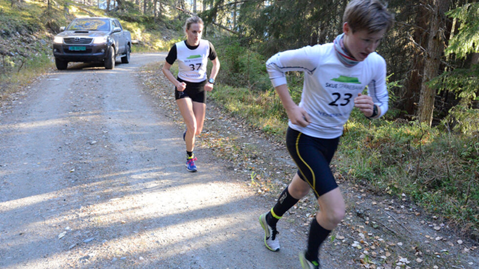 Vant: Merete Weng, her bak Ørjan Bråten Lie, vant kvinneklassen og satte ny løyperekord. Foto: Arrangør