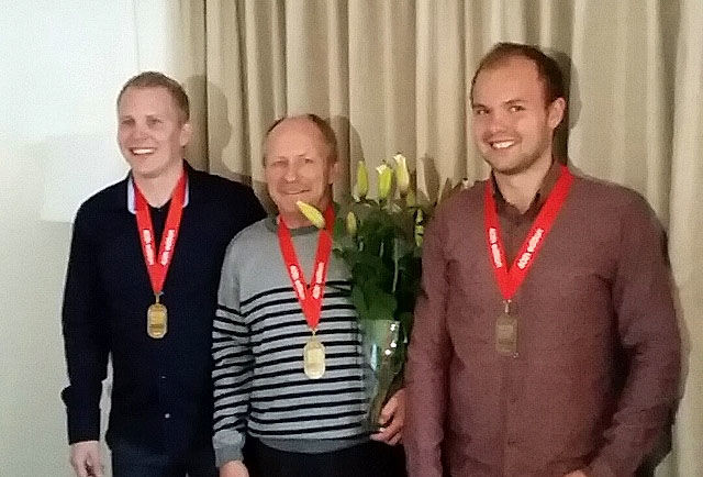 Etter maraton nummer 100 var det klart for feiring... Etter maraton nummer 100 var det klart for feiring...