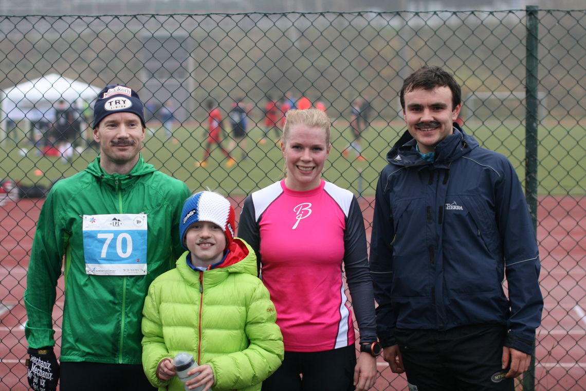 Stafettvinnerne Team Aas med Jens Kristian og far Jens Aas og 8-km vinnerne Bente Hæhre og Torbjørn Vala (arrangørfoto)