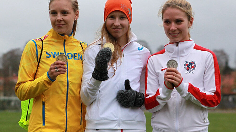 Svensk, finsk og dansk på pallen, men ingen norske. Johanna Peiponen i midten er flankert av sølvmedaljør Simone Glad og bronsemedaljør Sara Holmgren.