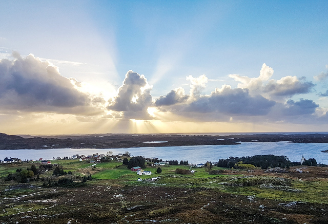 Utsikten fra toppen av Piltevarden kan være veldig verdt anstrengelsen med å komme seg opp. (Foto: Trond Spurkeland)
