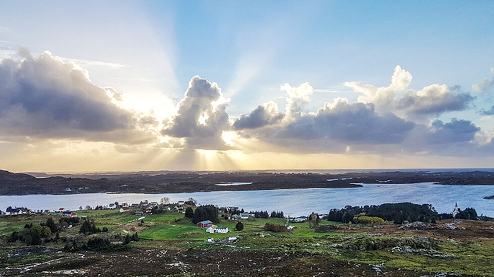 Utsikten fra toppen av Piltevarden kan være veldig verdt anstrengelsen med å komme seg opp. (Foto: Trond Spurkeland) 