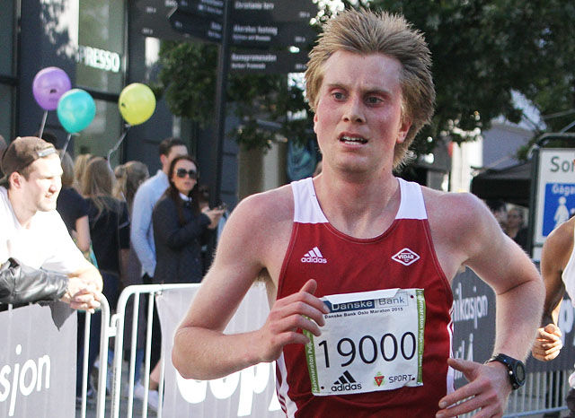Sondre Nordstad Moen må løpe under 2.12 på maraton for å være sikra OL-tur. (Foto: Runar Gilberg)