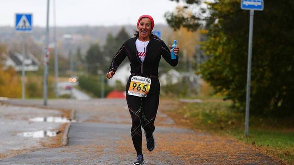 Titina Bakken i sitt 40. maratonløp i 2015 i Fredrikstad for tre uker siden (Foto: Bjørn Hytjanstorp)