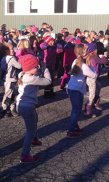 Elever danser Blime dansen