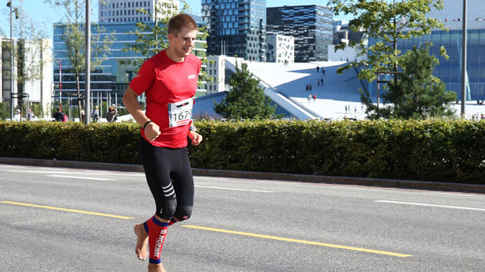 Lars Bjørbæk foran operaen i årets Oslo Maraton hvor han løp på 3.19.22 (Foto fra Lars Bjørbæk)