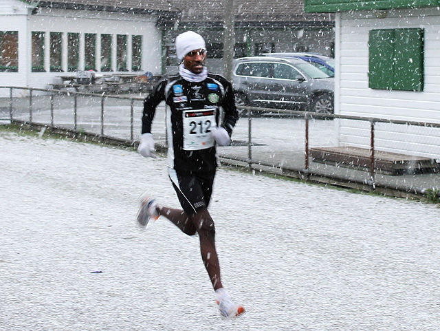 Urige Buta vant halvmaraton på sterke 1.06.38 i vinterværet som dukket opp i 2015-utgaven av Karmøy Maraton