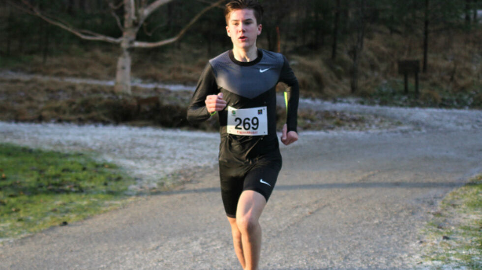 Jakob Ingebrigtsen inn til suveren seier på en runde i Arborettrimmen. Foto: Lise Bentsen.