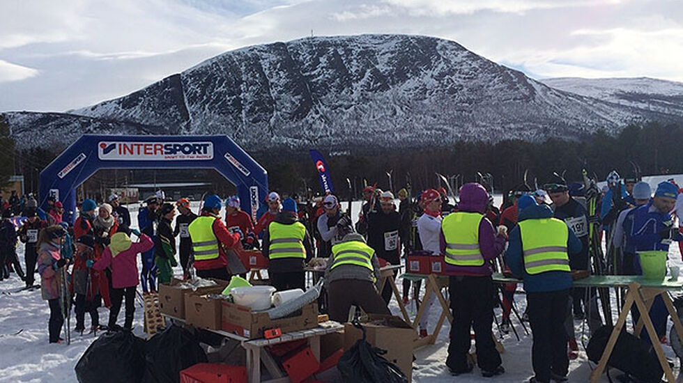 Selv om løypetraseen blir ny i 2016, vil Skienern fremdeles ha målgang i Oppdal sentrum, slik som her i 2015. (Foto: Skienern)