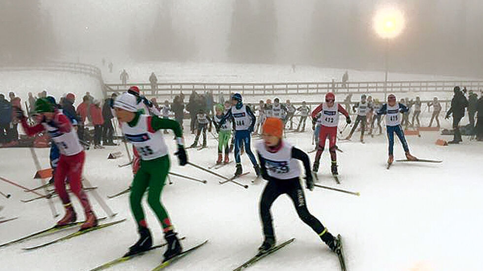 Fra fellesstarten for klasse G13 med hele 51 gutter i feltet. (Arrangørfoto)