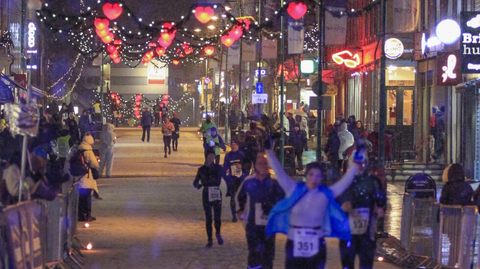 Vinterlige forhold med syv minusgrader og noen snefnugg i lufta under 2016-utgaven av Polar Night Halfmarathon (Arkivfoto).