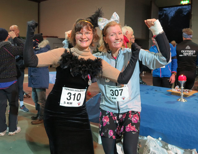 Fra Nyttårsløpet i Tønsberg 2015: 310 Turid Marstad Safavi og 307 Hildegunn H.N. Roberg (foto: Christian Prestegård).