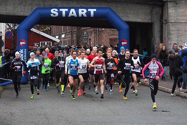 Startfeltet på løpet i 2015 (arrangørfoto).