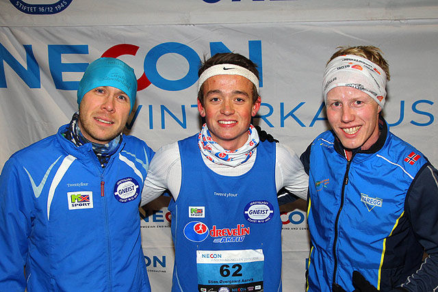 Pallen 5km: Vinner av 5km Stian Øvergaard Aarvik omkranset av Torstein Heitmann og Andreas Bratlie