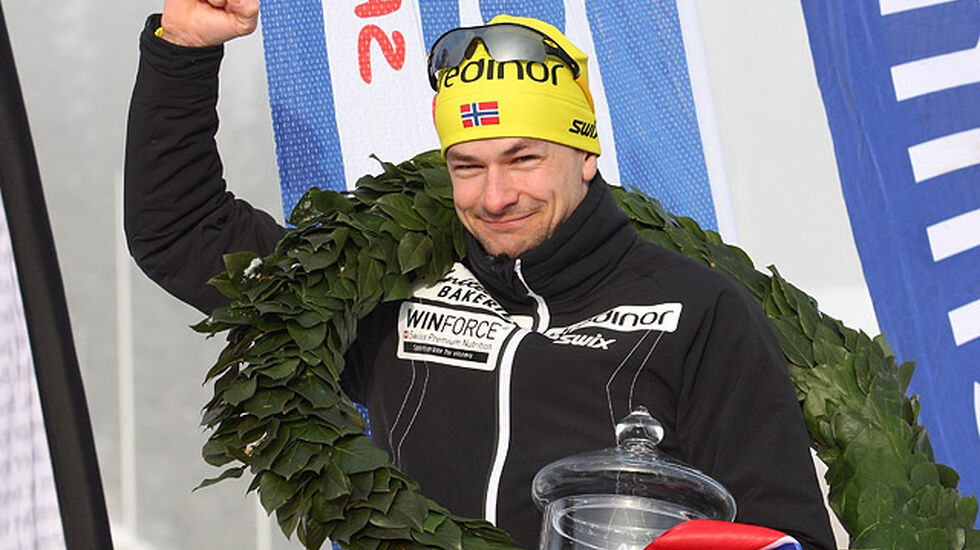Arne Post jubler her for en av sine seire i Holmenkollmarsjen. Nå ble det ny triumf i samme arena. (Arkivfoto: Kjell Vigestad) 