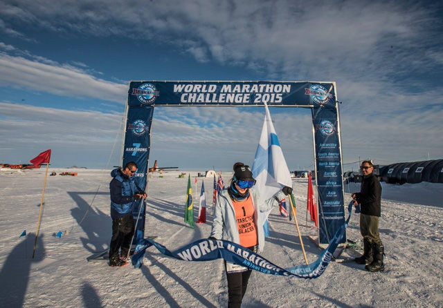 Finske Marianna Zaikova i mål på Antarctica under fjorårets løp